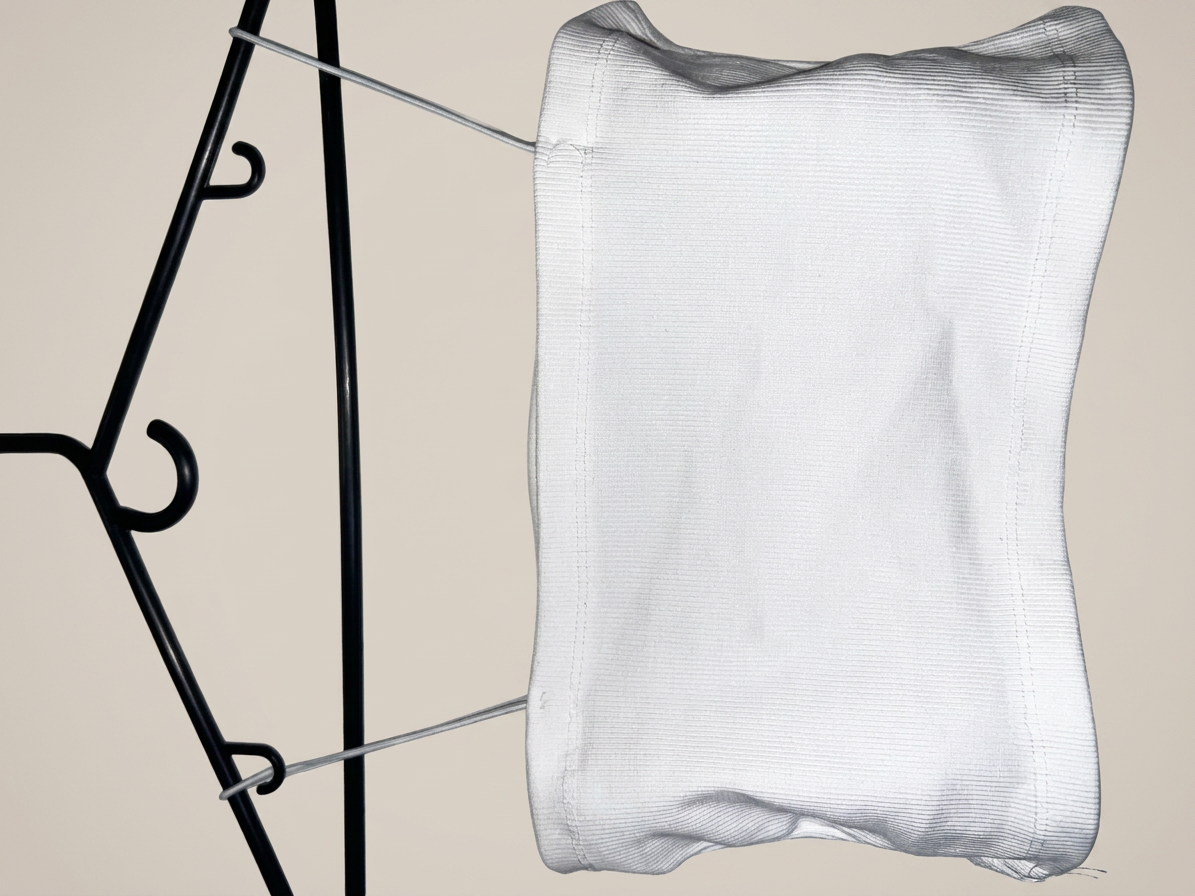 Top blanco con textura acanalada