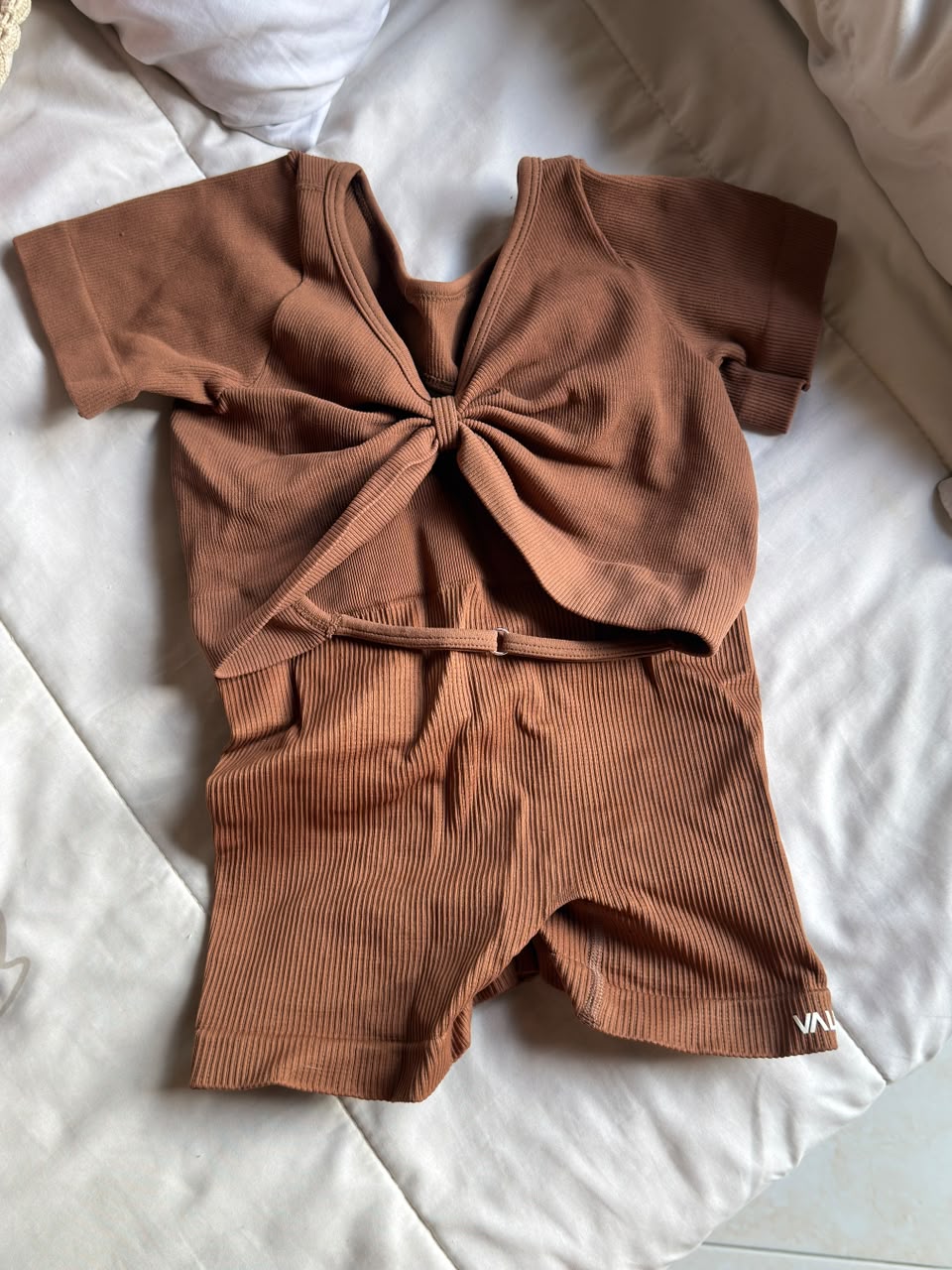 Set de Top con Nudo y Shorts Acanalados Marrón
